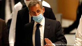 Експрезидента Франції Саркозі відправили на рік під домашній арешт