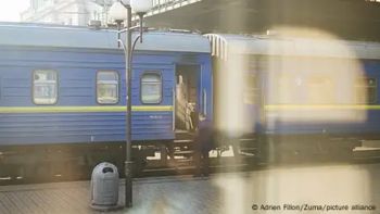 Кабмін змінив правила перетину кордону для митців і журналістів
