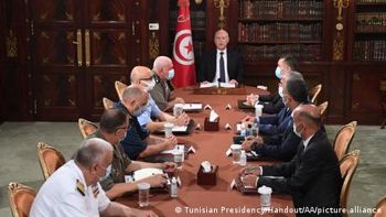 Після протестів: президент Тунісу оголосив про відставку прем’єра