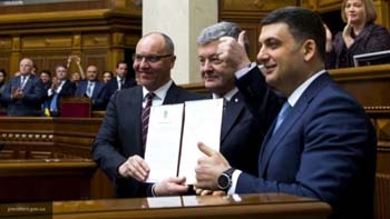 Порошенко підписав поправки до Конституції, що закріплюють курс на ЄС і НАТО