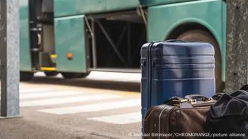 Уряд пропонує Раді запровадити кримінальну відповідальність за незаконний виїзд з України