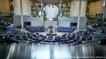 Як у парламенті ФРН обговорювали загрозу демократії та шпигунство