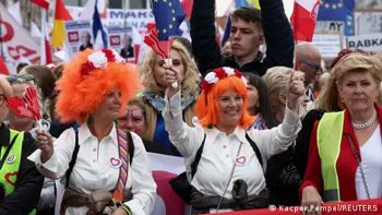Жінки покарали “ПіС” на виборах у Польщі?